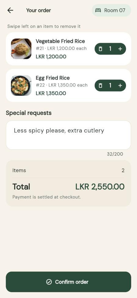 Order summary for Room 07 with two dishes, a note and the total